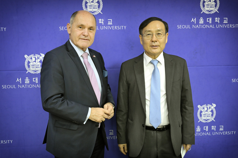 Treffen mit dem Präsidenten der Seoul National University Oh Se-Jung. Von links: Nationalratspräsident Wolfgang Sobotka (ÖVP), Oh Se-Jung