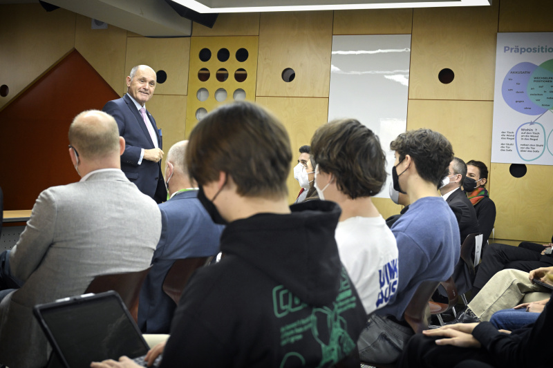 Besuch in der Deutschen Schule Seoul. Vortrag von Nationalratspräsident Wolfgang Sobotka und Diskussion zum Thema "Demokratie und Parlamentarismus"