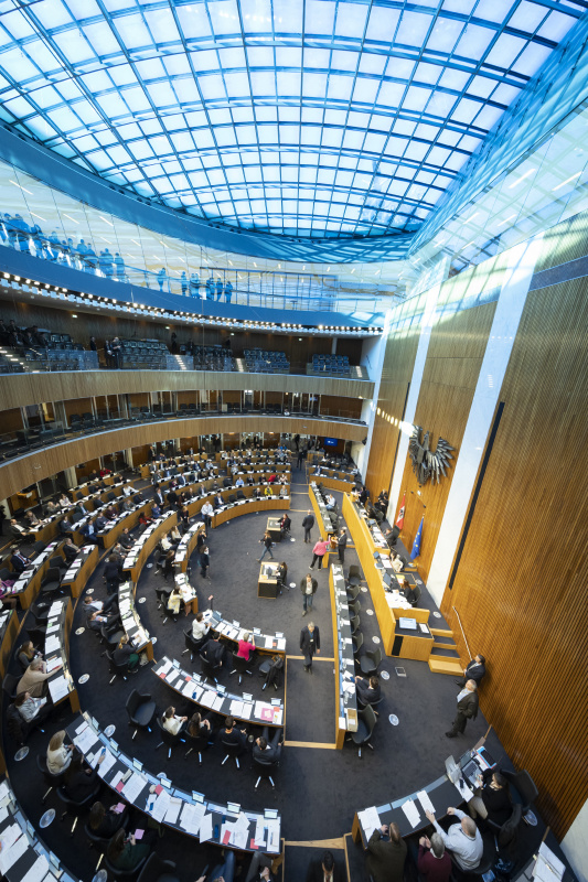 Sitzungsteilnehmer:innen während der Probestellung