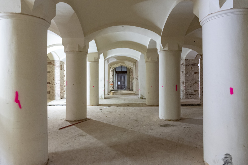 Das zukünftige Besucherzentrum unter der Säulenhalle