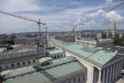 Geöffnetes Parlamentsdach über dem NR-Saal mit Blick in Richtung Reichsratsstraße / Rathaus