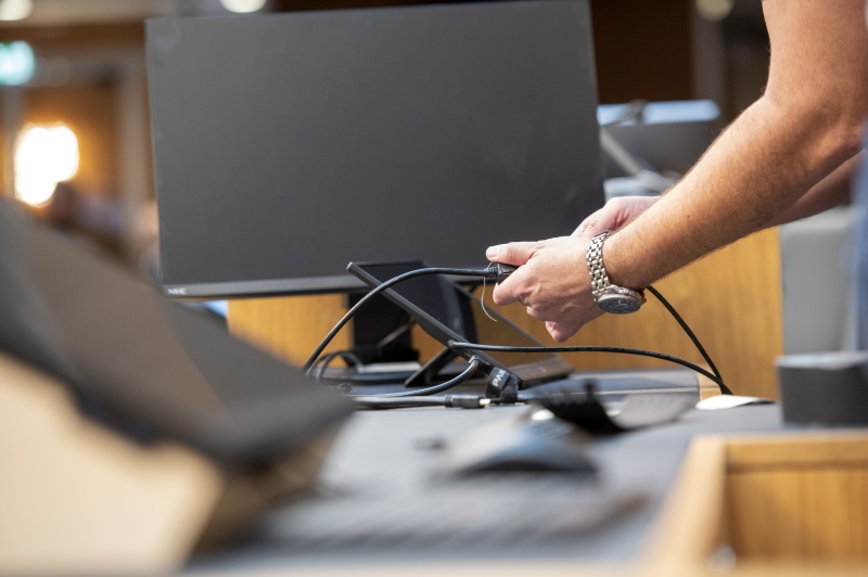 Installation der Redezeitverwaltung am Präsidium