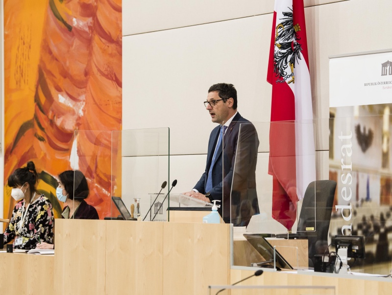 Am Präsidium: Bundesratspräsident Peter Raggl (ÖVP)