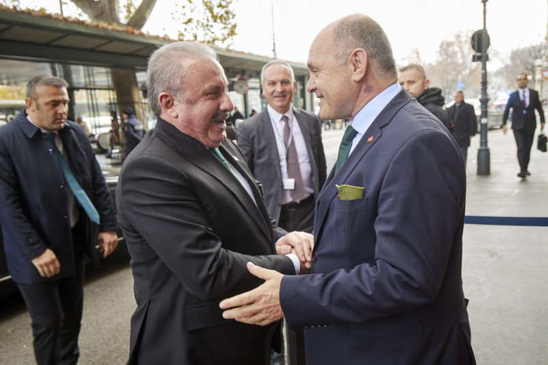 Begrüßung. Von links: Präsident der Großen Nationalversammlung der Republik Türkei Mustafa Şentop, Nationalratspräsident Wolfgang Sobotka (ÖVP)