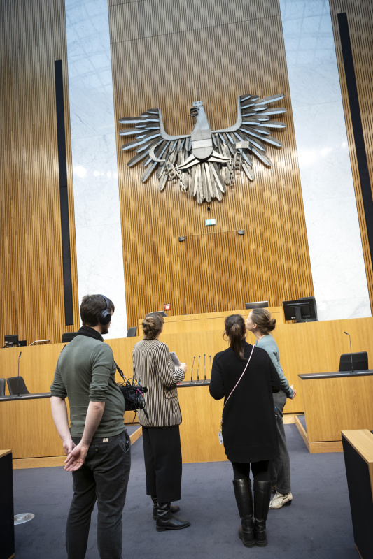 von links:Journalistin Tatjana Lukáš, Julia Kopecky, Mitarbeiterin der Parlamentsdirektion und Architektin Bettina Bauer-Hammerschmidt im Podcastgespräch