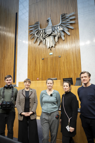 Gruppenfoto von links: Journalistin Tatjana Lukáš, Julia Kopecky, Mitarbeiterin der Parlamentsdirektion und Architektin Bettina Bauer-Hammerschmidt im Podcastgespräch