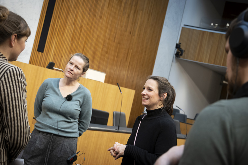 von links: Journalistin Tatjana Lukáš, Architektin Bettina Bauer-Hammerschmidt, Julia Kopecky, Mitarbeiterin der Parlamentsdirektion   im Podcastgespräch