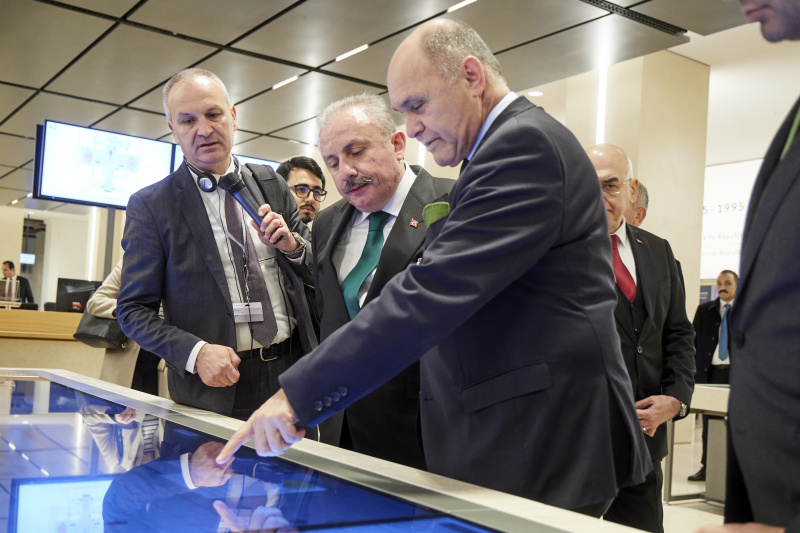 Führung durch das renovierte Parlamentsgebäude durch Nationalratspräsident Wolfgang Sobotka (ÖVP)