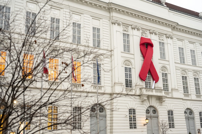 Red Ribbon am Josefsplatz anlässlich des Welt-AIDS-Tages 2022