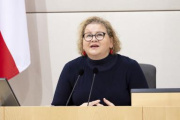 Am Präsidium Bundesratspräsidentin Korinna Schumann (SPÖ)