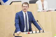 Am Rednerpult  Bundesratsvizepräsident Bernhard Hirczy (ÖVP)