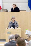 Am Rednerpult  Bundesrätin Bettina Lancaster (SPÖ)