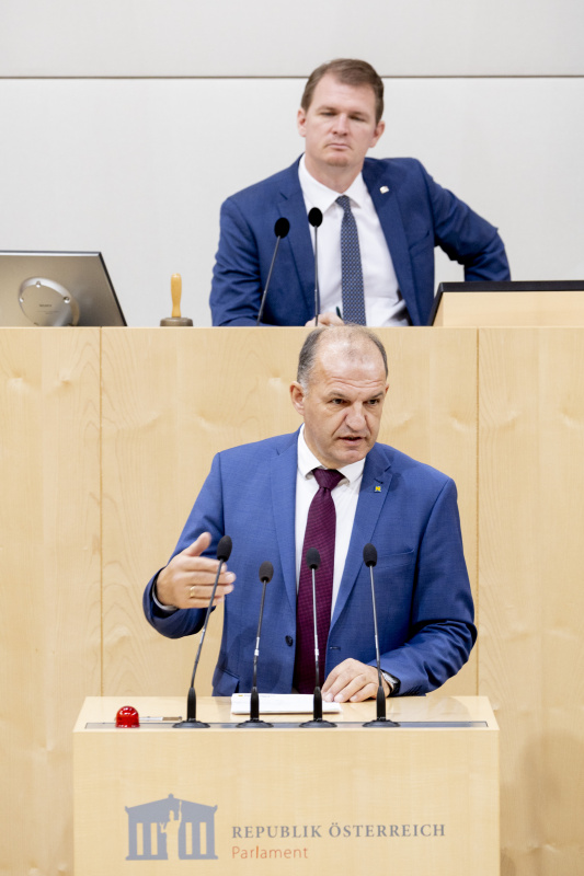 Am Rednerpult  Bundesrat Otto Auer (ÖVP)