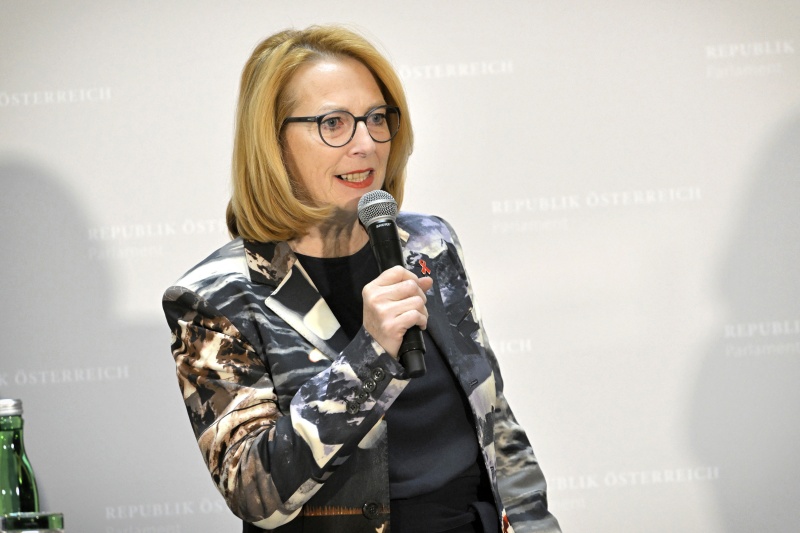 Begrüßung: Zweite Nationalratspräsidentin Doris Bures (SPÖ)