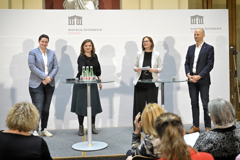 Diskussionsrunde, von links: Ann-Sophie Otte, Sandra Konstatzky, Andrea Brunner, Alexander Zoufaly