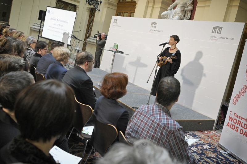 Begrüßung:.Musikalische Untermalung: