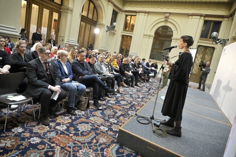 Empfang: Blick Richtung Veranstaltungsteilnehmer:innen