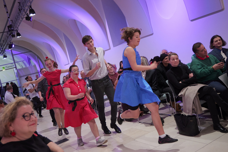 Tänzerische Darbietung von Ich bin O.K.