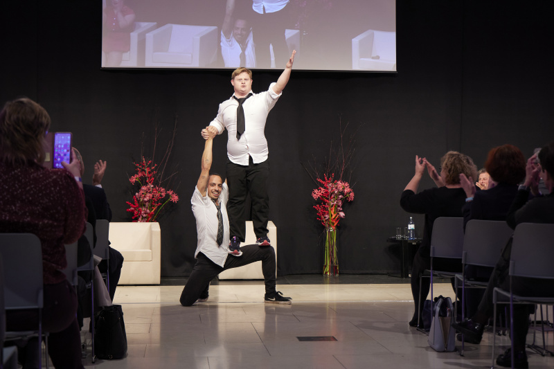 Tänzerische Darbietung von Ich bin O.K.