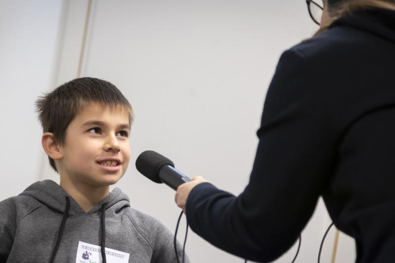 Kinderreporter:innen befragen Christoph Clar, Mitarbeiter des Parlaments, parlamentswissenschaftliche Grundsatzarbeit