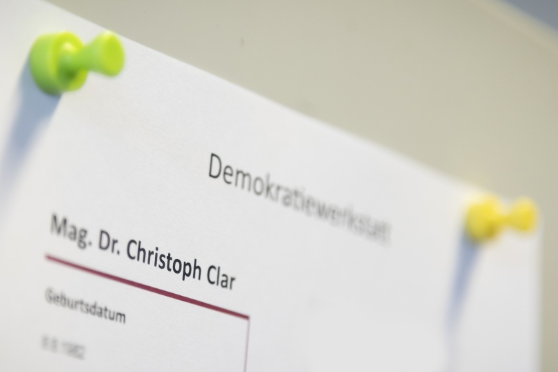 Kinderreporter:innen befragen Christoph Clar, Mitarbeiter des Parlaments, parlamentswissenschaftliche Grundsatzarbeit