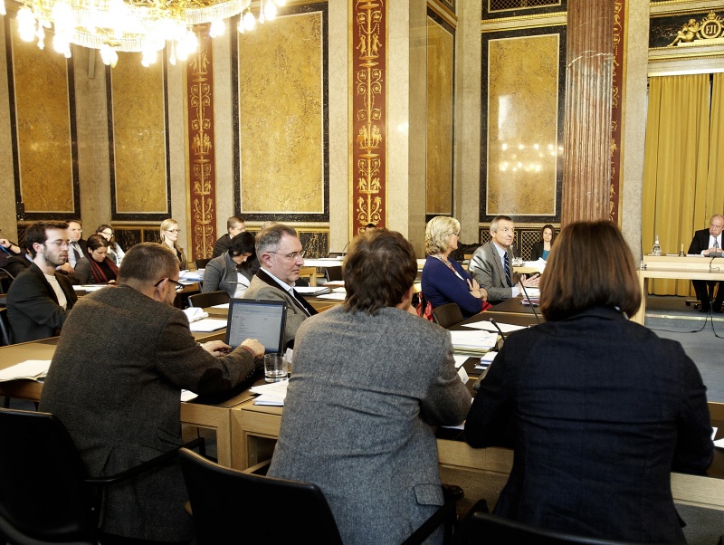 Dr. Martin Bartenstein - Nationalratsabgeordneter der ÖVP am Wort (4.v.re.)