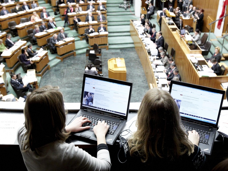 Berichterstatter auf der Galerie