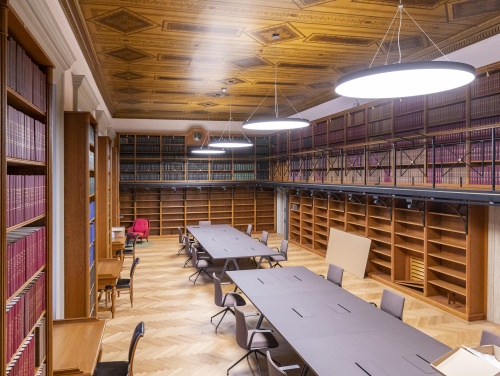 Lesesaal der Parlamentsbibliothek