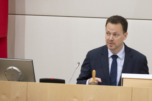 Am Präsidium Obmann des Gesundheitsausschusses Nationalratsabgeordneter Gerhard Kaniak (FPÖ)