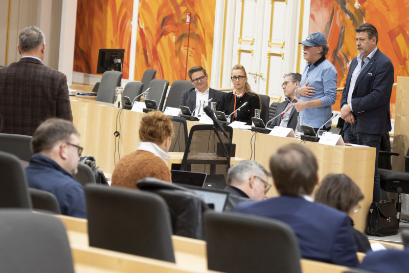 Von links: Stellvertretender Bevollmächtigter "KEINE Impfpflicht“Alexander Scheer,  Stellvertretende Bevollmächtigte "Impfpflichtabstimmung, NEIN respektieren“ Gertraud Putz,  Bevollmächtigter "KEINE Impfpflicht" Florian Höllwarth, Stellvertretender Bevollmächtigter "Impfpflichtabstimmung, NEIN respektieren“ Anatolij Volk, Bevollmächtigter "Impfpflichtabstimmung, NEIN respektieren" Werner Bolek .