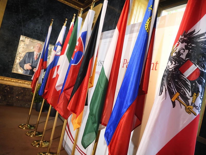 Setting Lokal E2 mit Flaggen der Nachbarländer und der EU