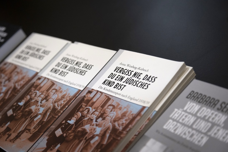 Büchertisch im Palais Epstein