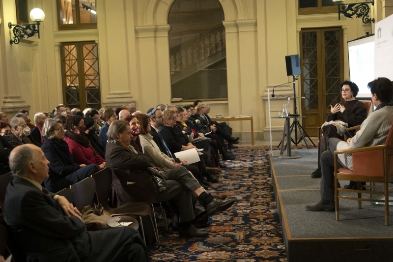 Blick Richtung Veranstaltungsteilnehmer:innen