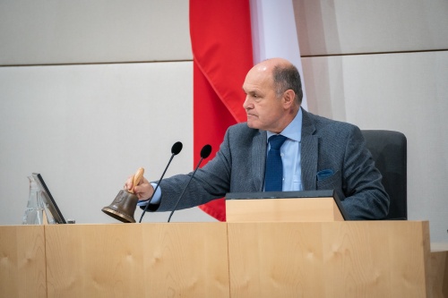 Am Präsidium: Nationalratspräsident Wolfgang Sobotka (ÖVP) eröffnet die Sitzung