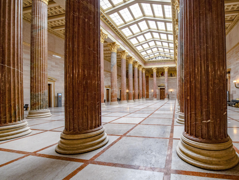Blick in die Säulenhalle