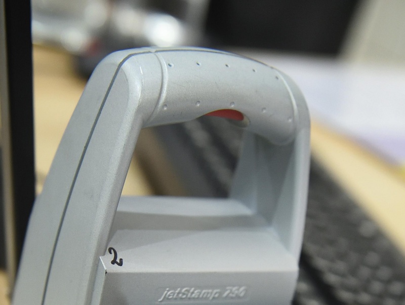 Situation vor Beginn der Sitzung. Stempel für eingehende Anfragen und Anträge