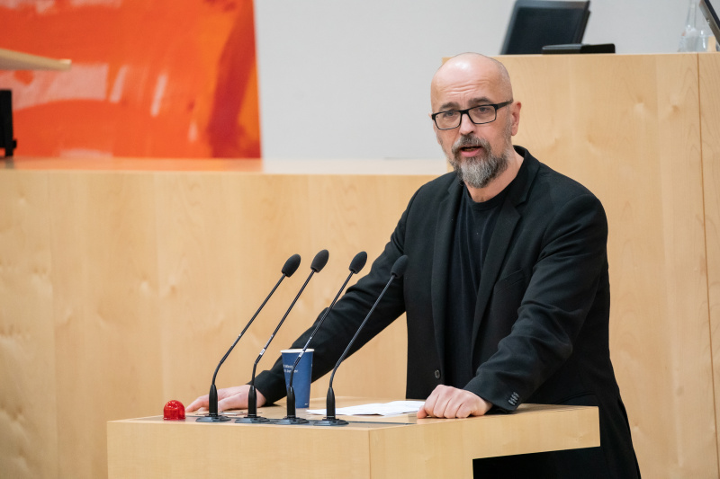 Nationalratsabgeordneter Michel Reimon (GRÜNE) am Rednerpult