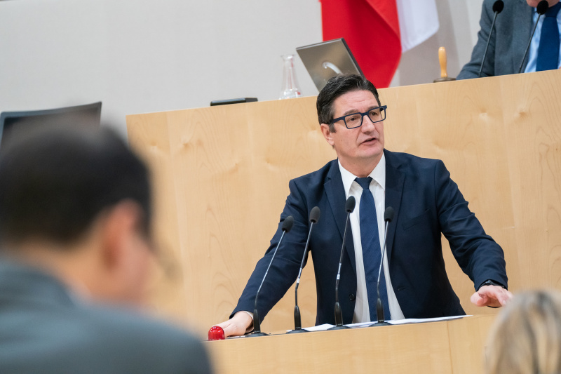 Nationalratsabgeordneter Reinhold Einwallner (SPÖ) am Rednerpult