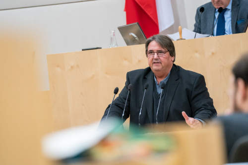 Nationalratsabgeordneter Josef Muchitsch (SPÖ) am Rednerpult