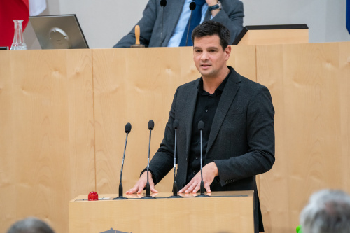 Nationalratsabgeordneter Hannes Amesbauer (FPÖ) am Wort