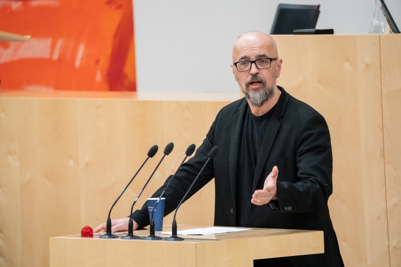 Nationalratsabgeordneter Michel Reimon (GRÜNE) am Rednerpult