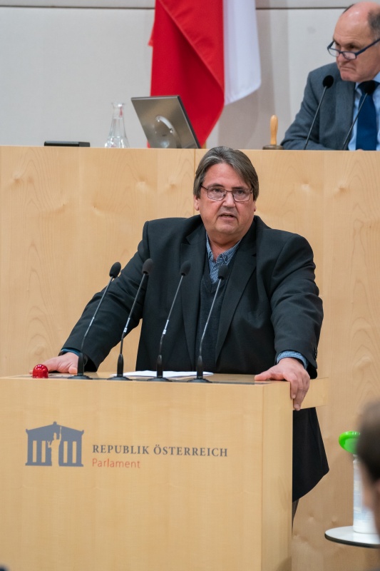 Nationalratsabgeordneter Josef Muchitsch (SPÖ) am Rednerpult