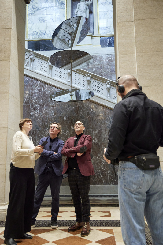 Kunst von Eva Schlegel. Von links: Tatjana Lukáš Moderation, Hans-Peter Wipplinger Kurator, Giuseppe Rizzo Parlamentsdirektion