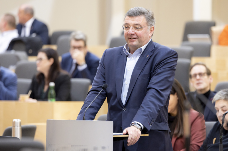 Am Rednerpult Nationalratsabgeordneter Jörg Leichtfried (SPÖ)