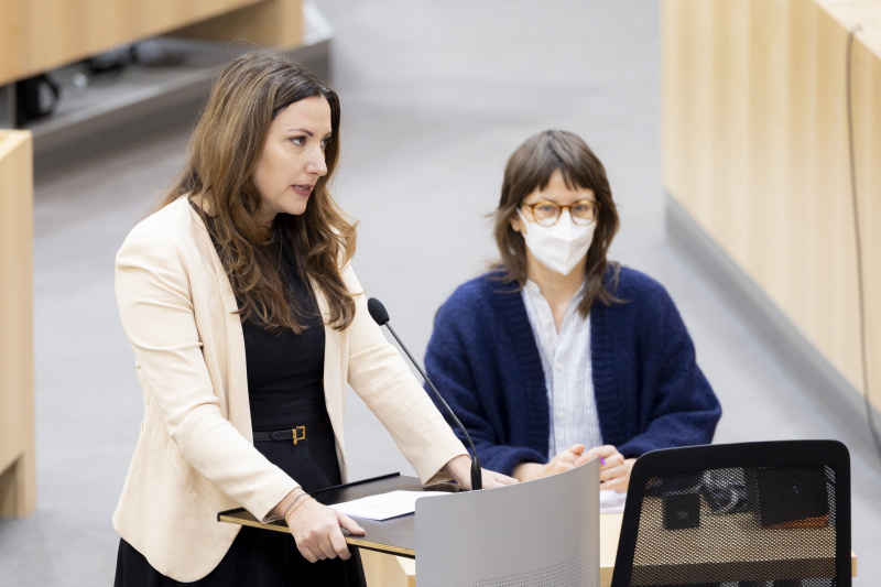 Am Rednerpult Nationalratsabgeordnete Petra Steger (FPÖ)