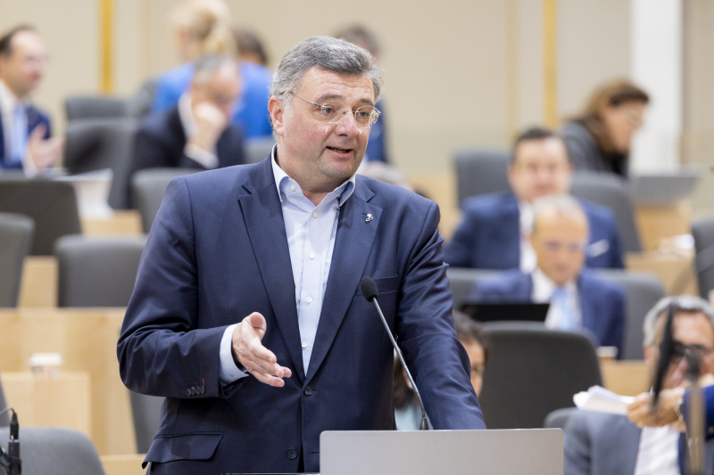 Am Rednerpult  Nationalratsabgeordneter Jörg Leichtfried (SPÖ)