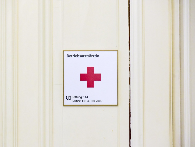 Zugang zum Sprechzimmer des/der Betriebsarztes/ärztin