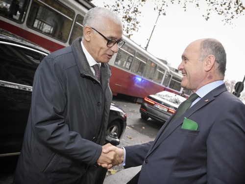 Einholung. Von links: Sprecher des Repräsentantenhauses des Königreiches Marokko Rachid Talbi El Alami, Nationalratspräsident Wolfgang Sobotka (ÖVP)