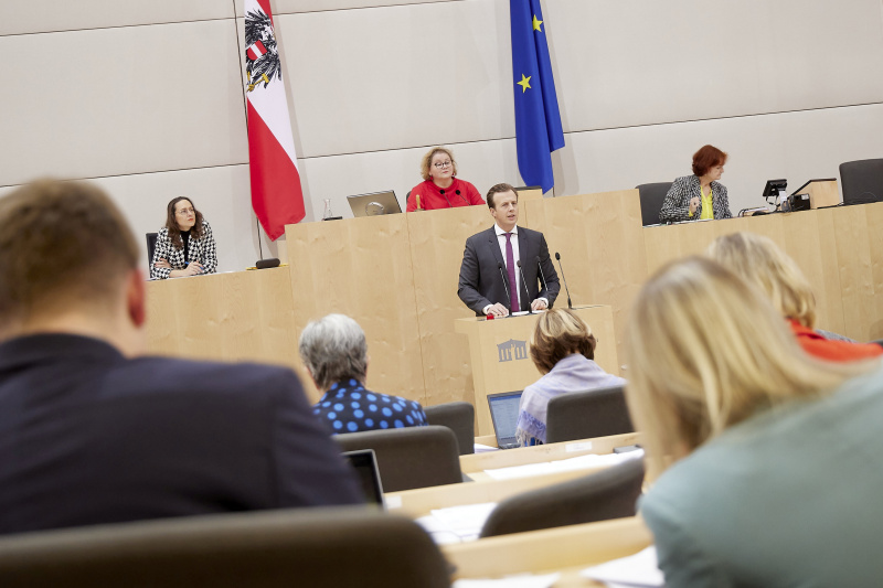 Am Rednerpult Karlheinz Kornhäusl (ÖVP)