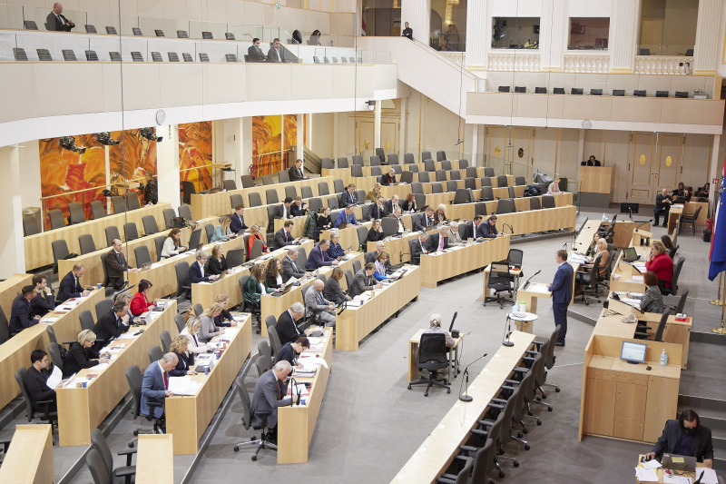 Blick Richtung Sitzungsteilnehmer:innen